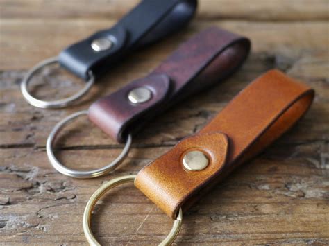 Keyring in metal and 4G Classic leather 